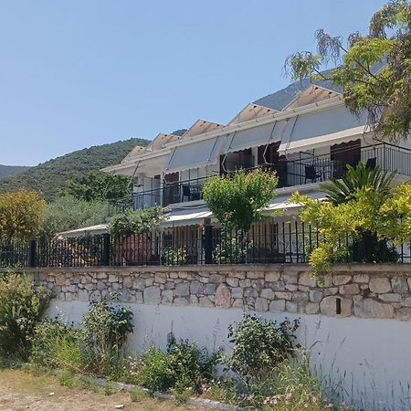 Studios Zaritsi Tyros Exterior photo