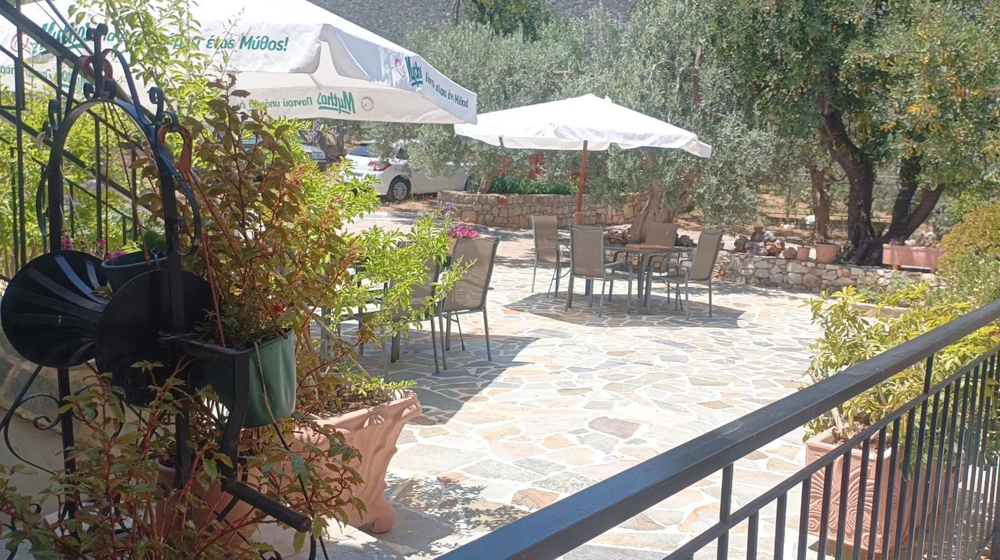 Studios Zaritsi Tyros Exterior photo
