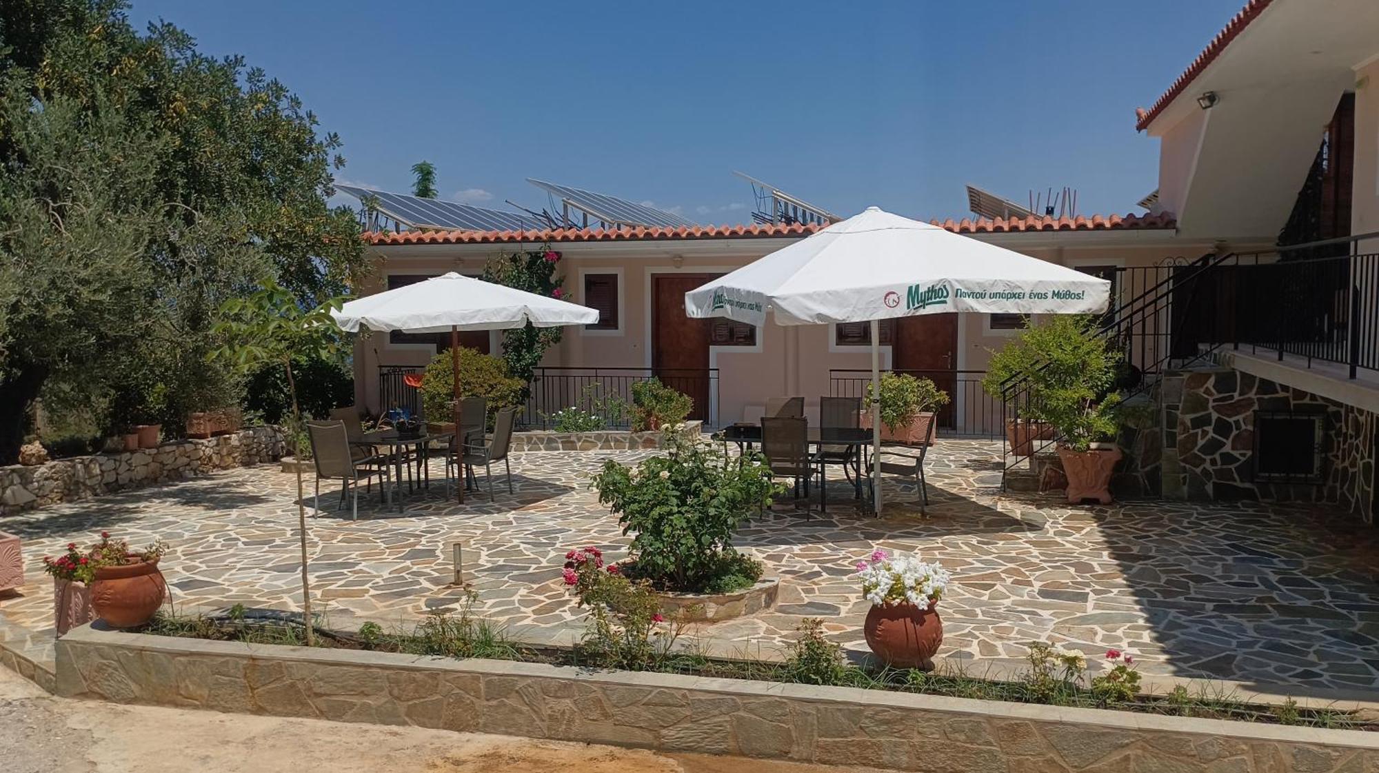 Studios Zaritsi Tyros Exterior photo