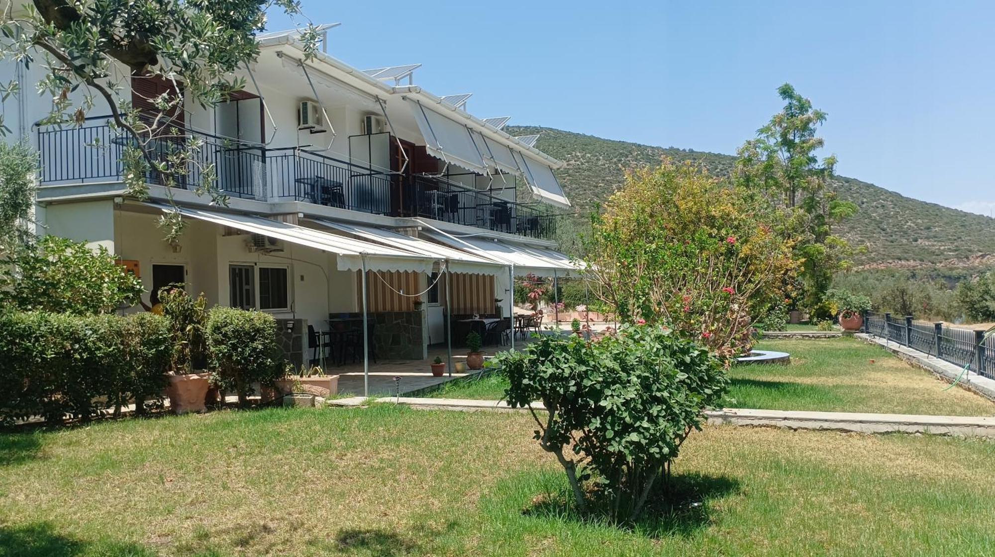 Studios Zaritsi Tyros Exterior photo