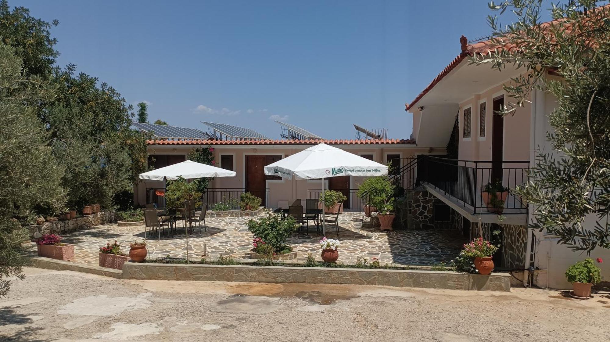 Studios Zaritsi Tyros Exterior photo