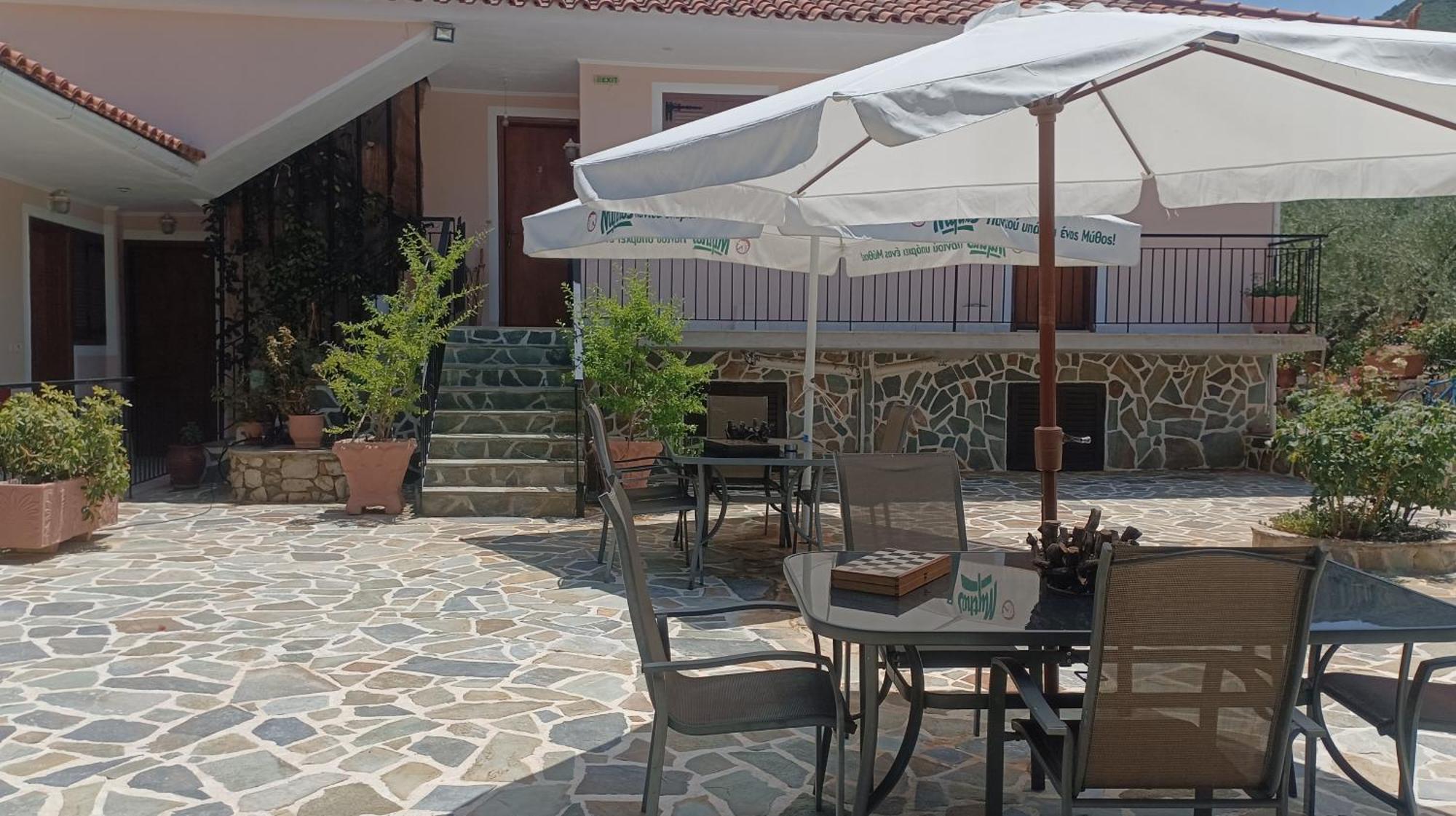 Studios Zaritsi Tyros Exterior photo