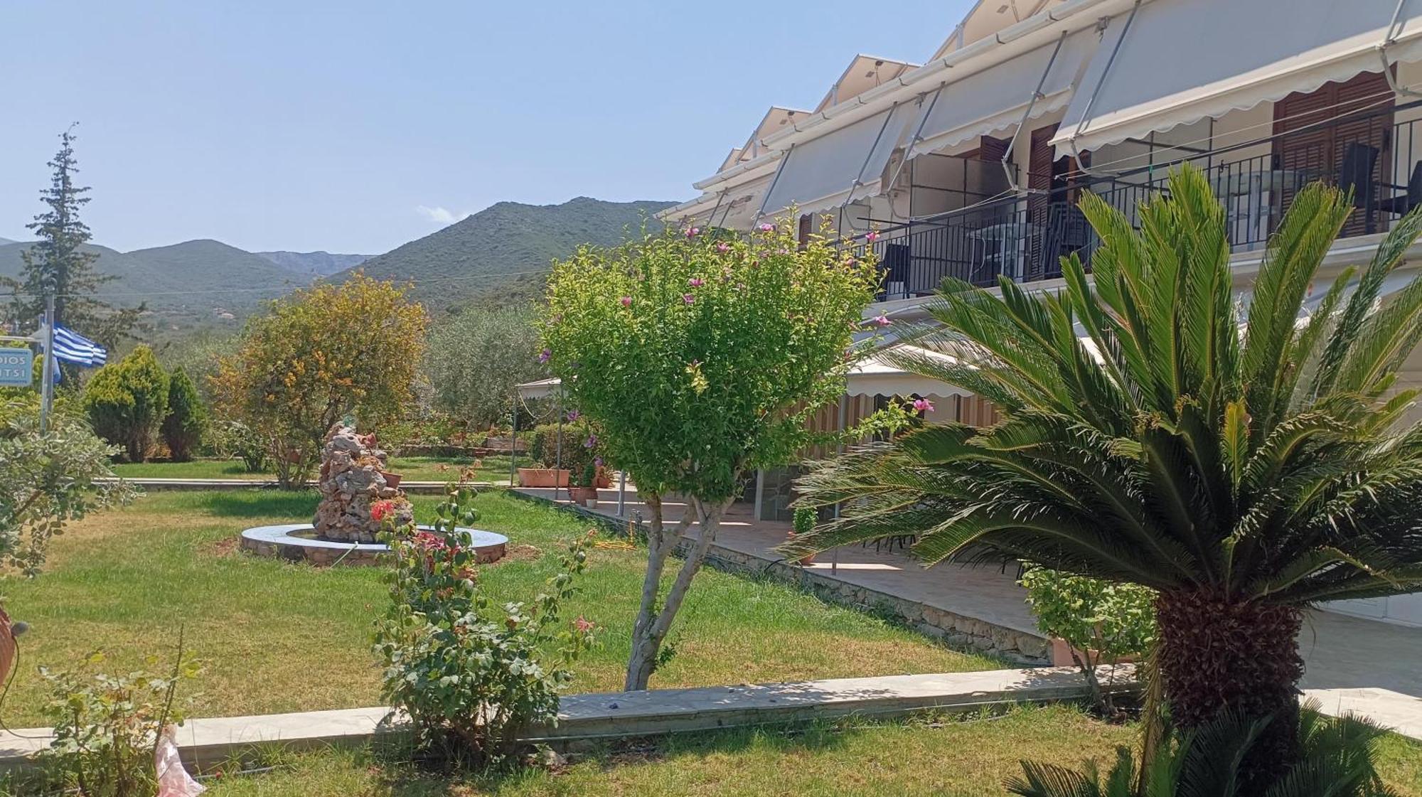 Studios Zaritsi Tyros Exterior photo